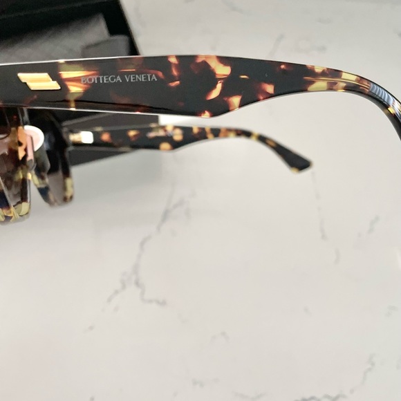 Bottega Veneta Sunglasses - Picture 2 of 4